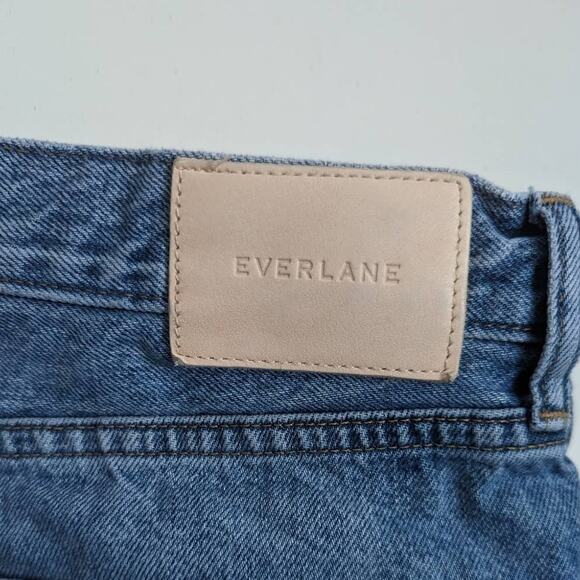 Everlane The Denim Short Distressed With Raw Hem in Medium Wash, Size 32 - Picture 6 of 8
